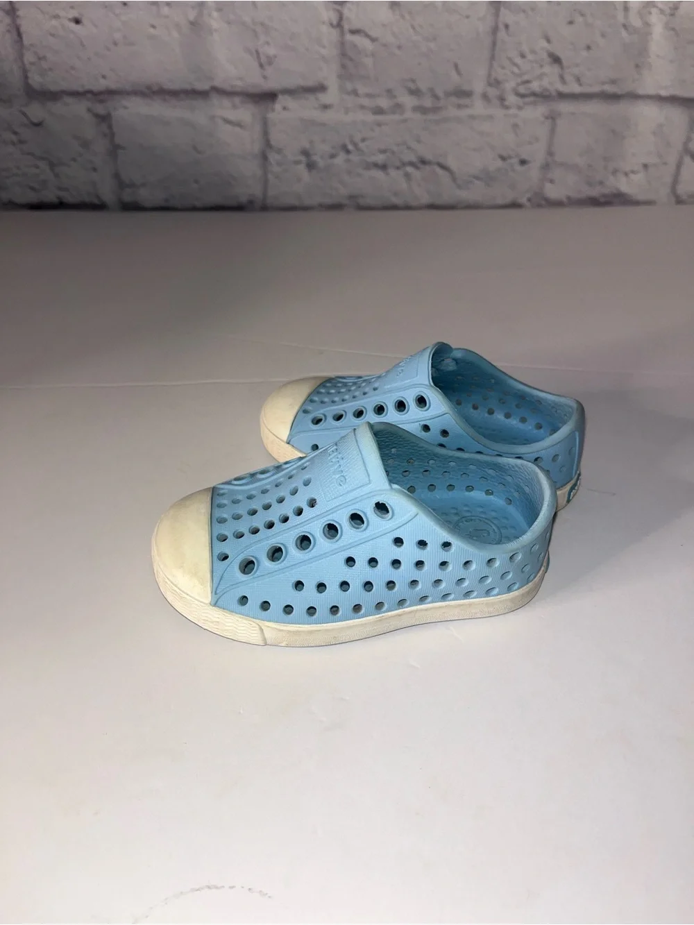 Native Kids Water Shoes in Light Blue with White Toe Jefferson size 4 toddler